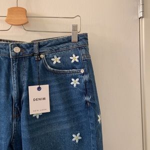 NWT New Look Cropped Daisy Denim